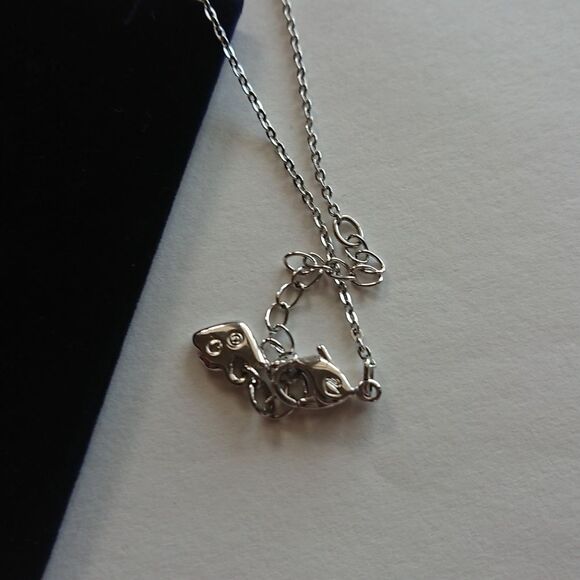 SWAROVSKI sparkly Circle Pendant necklace - Picture 6 of 7